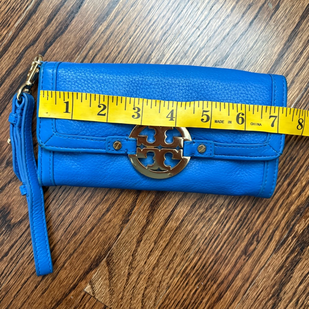 Tory Burch Blue Wallet Wristlet with Gold Logo - Picture 2 of 10